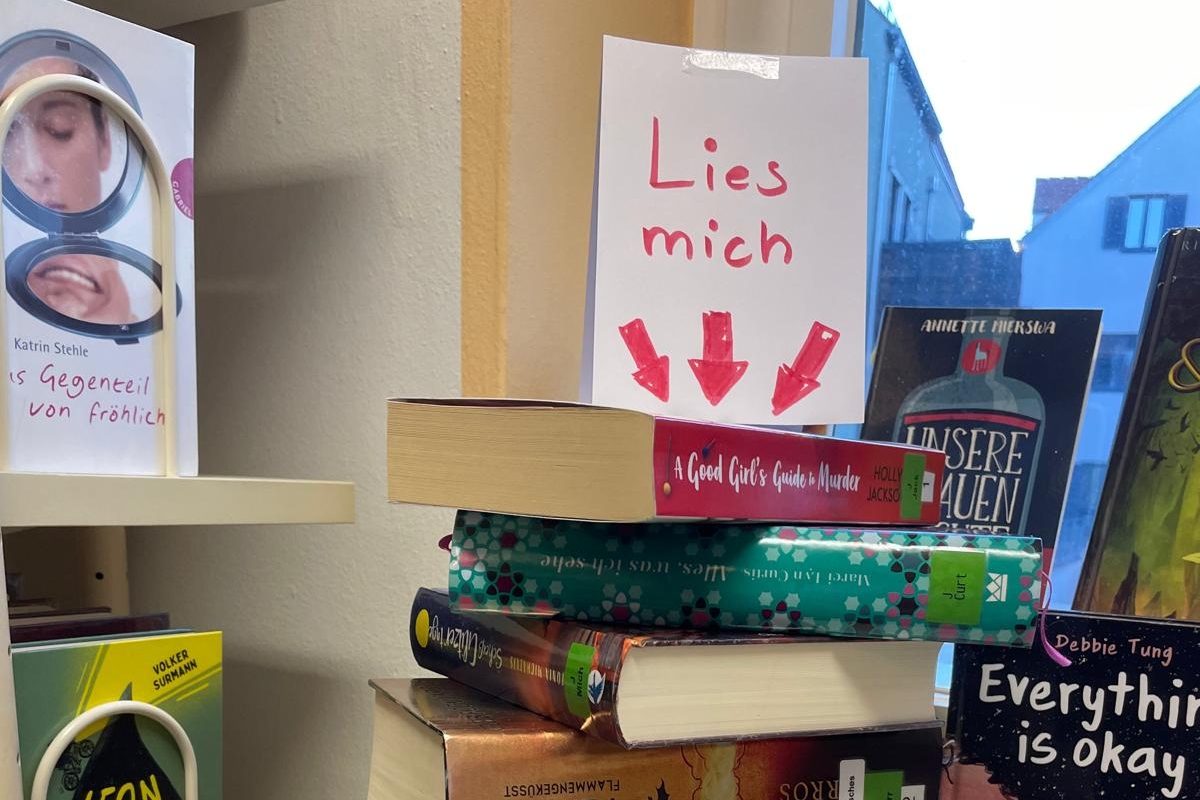 Bücher und Pizza